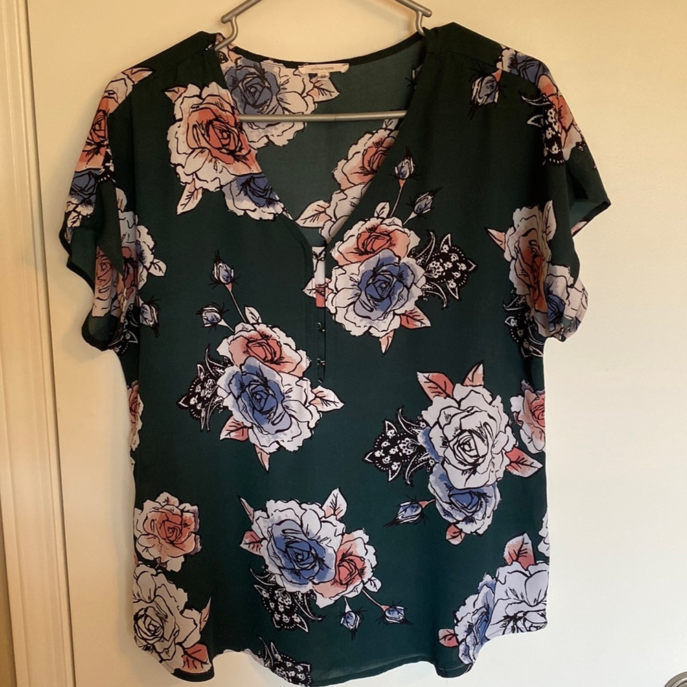 Beautiful Maurices floral top.